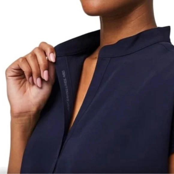 FIGS Rafaela Oversized Scrub Top Navy XS FIONx 3 Pocket Healthcare WXXSW1003 - Picture 3 of 7